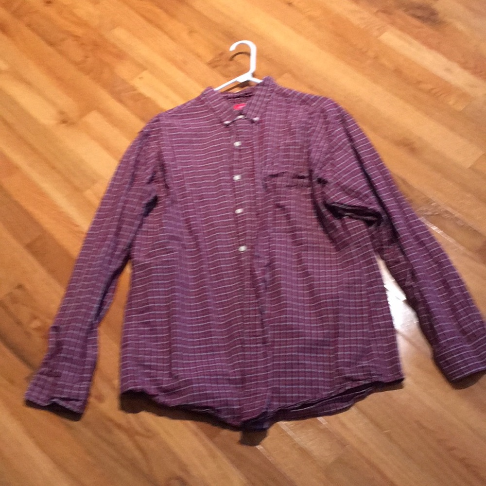 Men's long sleeved dress shirt
